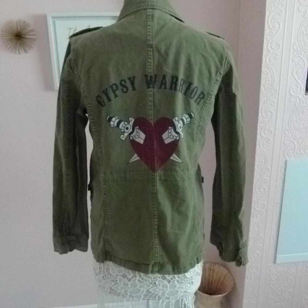 Gypsy Warrior olive cargo military jacket this is in excellent condition M